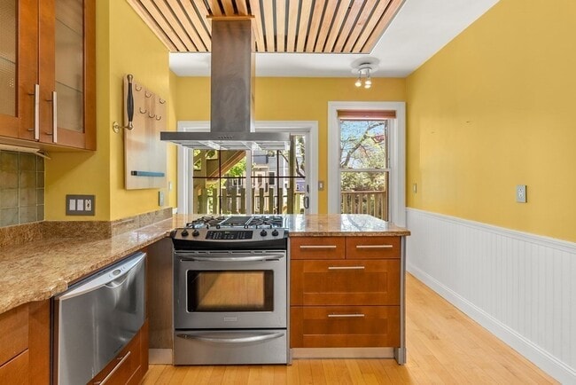 38 Woodward St in Boston, MA - Building Photo - Building Photo
