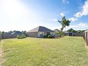 1652 N Oakhaven Pl in Fayetteville, AR - Building Photo - Building Photo