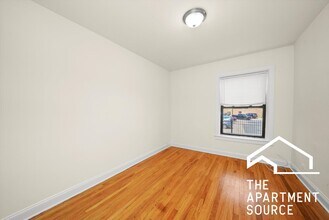 2651 N Spaulding Ave, Unit 2W in Chicago, IL - Building Photo - Building Photo