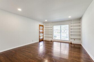 9515 Dixie Ln in Dallas, TX - Building Photo - Building Photo
