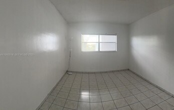 2420 Johnson St in Hollywood, FL - Building Photo - Building Photo