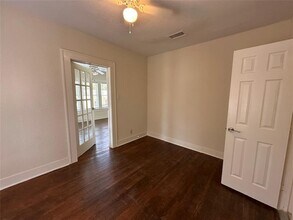 2421 Isabella St in Houston, TX - Foto de edificio - Building Photo