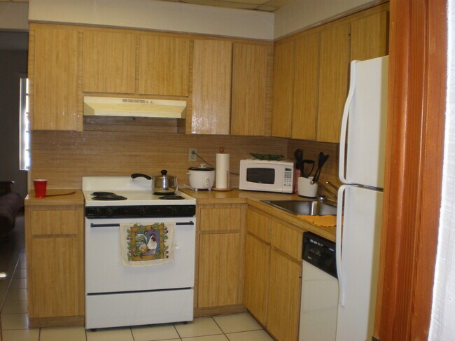 8927 SW 40th Ter in Miami, FL - Building Photo - Building Photo