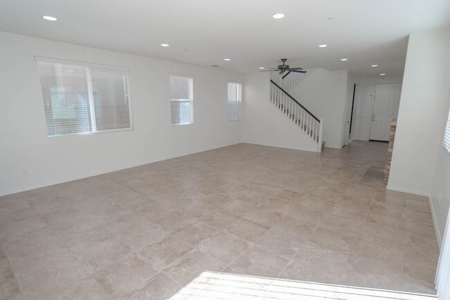 28341 Vista Del Rio Dr in Santa Clarita, CA - Building Photo - Building Photo