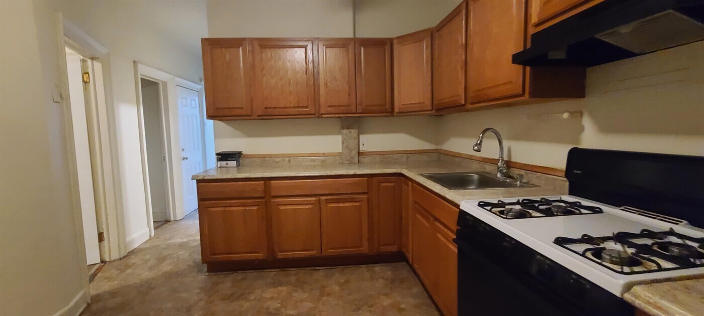 29 Roosevelt Ave in Jersey City, NJ - Building Photo