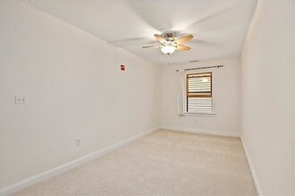 327 Centre St, Unit 203 in Boston, MA - Building Photo - Building Photo