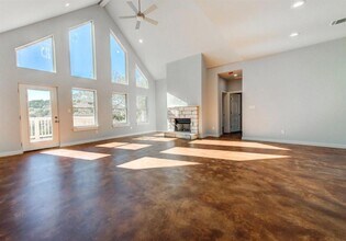 17707 Westlake Dr in Dripping Springs, TX - Foto de edificio - Building Photo
