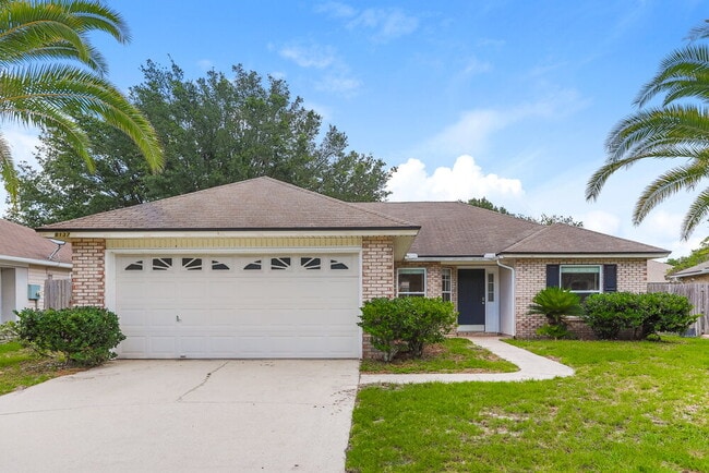 8137 Leafcrest Dr