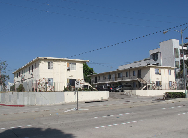 7501-7505 N Hollywood Way in Burbank, CA - Building Photo - Building Photo