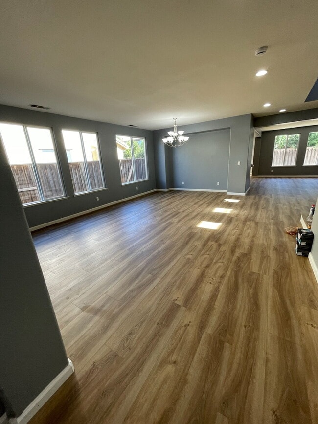 652 Pioneer Ave in Lathrop, CA - Building Photo - Building Photo