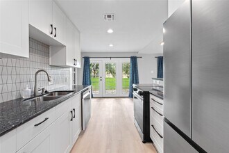 12214 Braewick Dr in Houston, TX - Building Photo - Building Photo