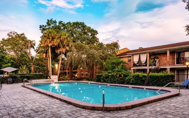 10605 N 56th St in Tampa, FL - Building Photo - Building Photo