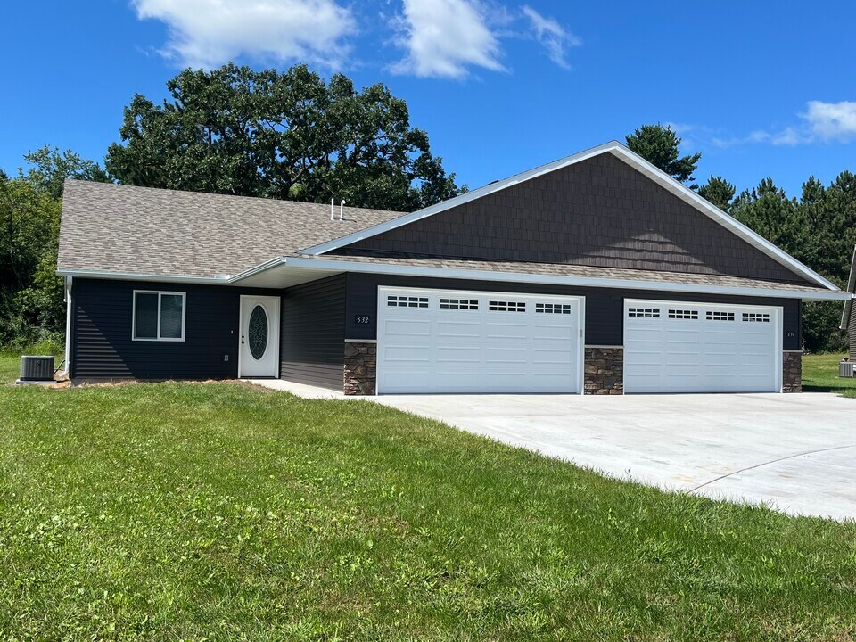 632 Veronica Ct, Unit 632 in Chippewa Falls, WI - Building Photo