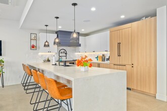 502 E Balboa Blvd in Newport Beach, CA - Building Photo - Building Photo