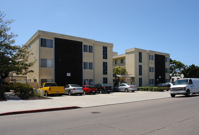 Royal Pacific Apartments in San Diego, CA - Building Photo - Building Photo