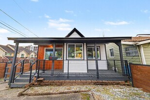 3425 34th Ave S in Seattle, WA - Building Photo