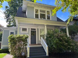 1012 SE Lambert St in Portland, OR - Building Photo