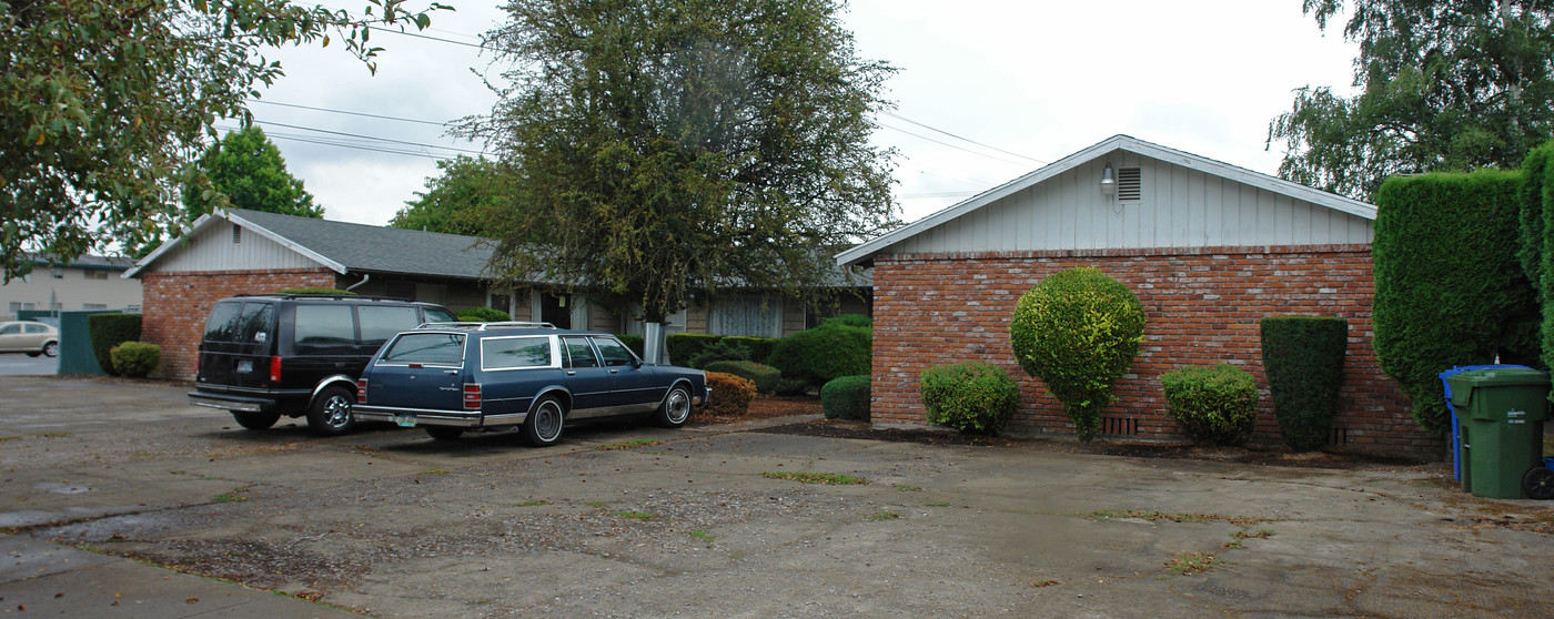 690-698 Oregon Ave NE in Salem, OR - Building Photo