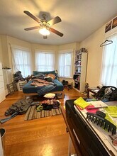 11 Henshaw St, Unit 3 in Boston, MA - Foto de edificio - Building Photo