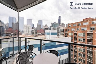 730 W Couch Pl in Chicago, IL - Building Photo - Building Photo