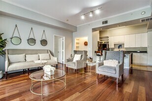 3225 Turtle Creek Blvd, Unit 306 in Dallas, TX - Building Photo