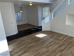 10373 Niagara Falls Ln in Las Vegas, NV - Building Photo - Building Photo