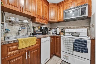 4845 NW 7th St, Unit 309 in Miami, FL - Building Photo - Building Photo
