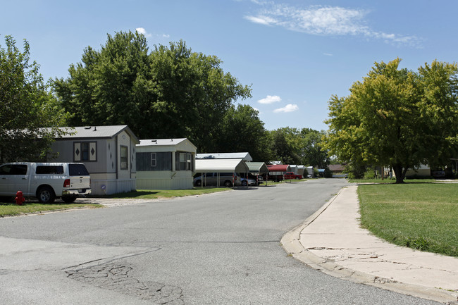 Canadian Shores Mobile Home Community in Norman, OK - Building Photo - Building Photo