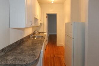 439 W Melrose St, Unit B2 in Chicago, IL - Building Photo - Building Photo