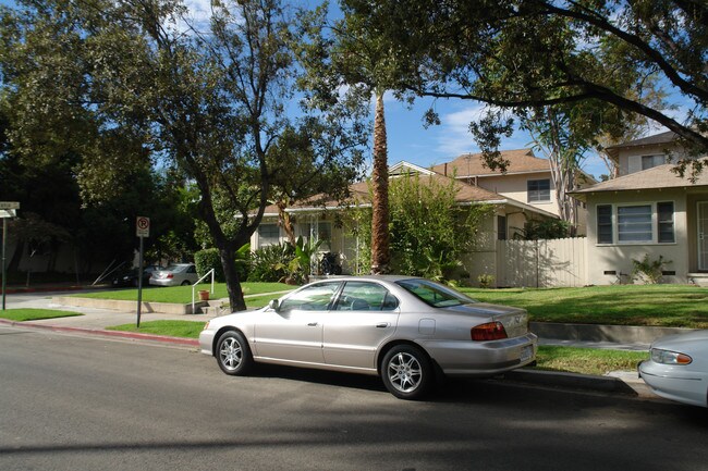 1205 E Lexington Dr in Glendale, CA - Building Photo - Building Photo