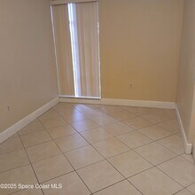 250 N Banana River Dr, Unit A8 in Merritt Island, FL - Foto de edificio - Building Photo