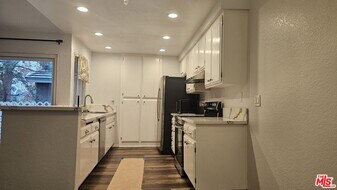 3851 Amberly Dr in Inglewood, CA - Building Photo