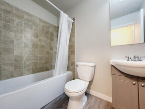 1693 Cavanagh blvd SW in Edmonton, AB - Building Photo - Building Photo