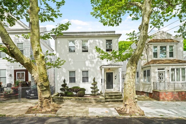 8282 88th Pl, Unit 2ndFloor