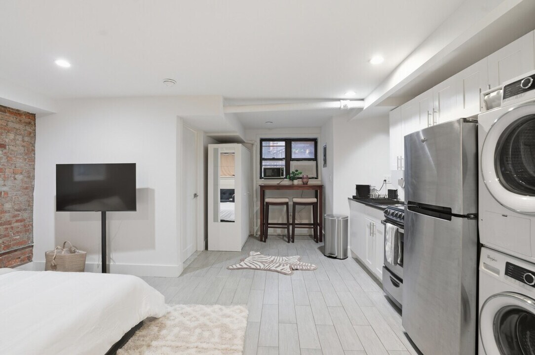 131 Loisaida Ave in New York, NY - Building Photo