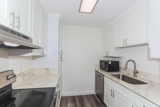 91-1073-1073 Oaniani St in Kapolei, HI - Building Photo - Building Photo