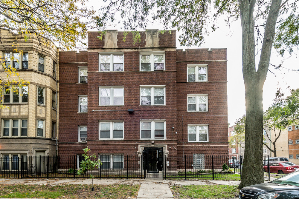 8155 S Maryland in Chicago, IL - Foto de edificio