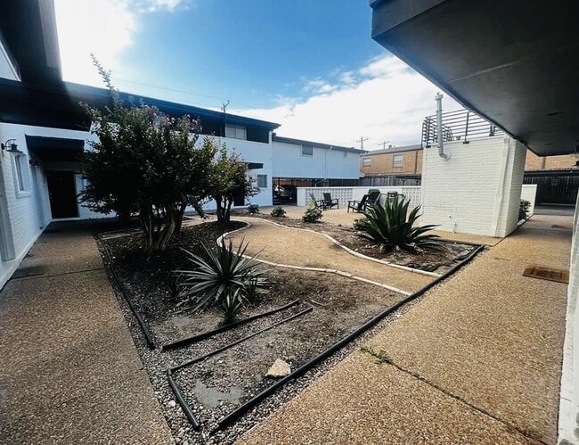 property at 5123 Del Monte Dr