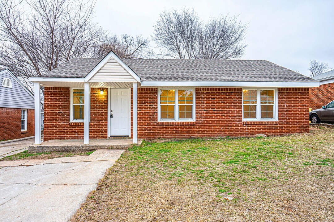 2317 NW 33rd St in Oklahoma City, OK - Building Photo