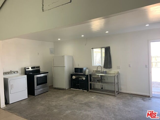 4900 Fort Tejon Rd in Palmdale, CA - Building Photo - Building Photo