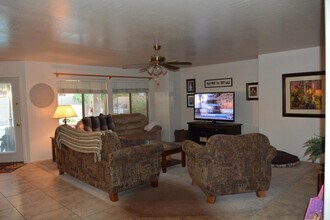 519 W Douglas Ave in Gilbert, AZ - Building Photo - Building Photo