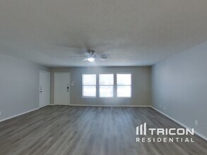 9231 Chinon in San Antonio, TX - Building Photo - Building Photo