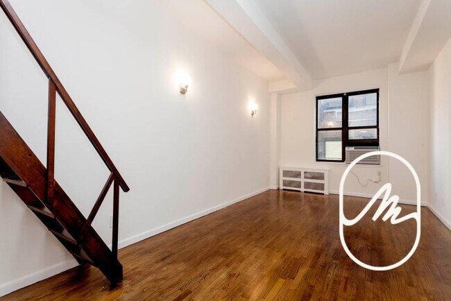 property at 43 W 16th St