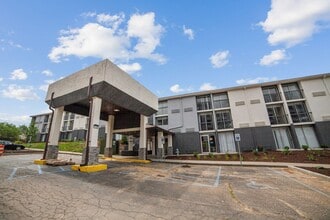 Vivo Living in Bloomington, IN - Foto de edificio - Building Photo