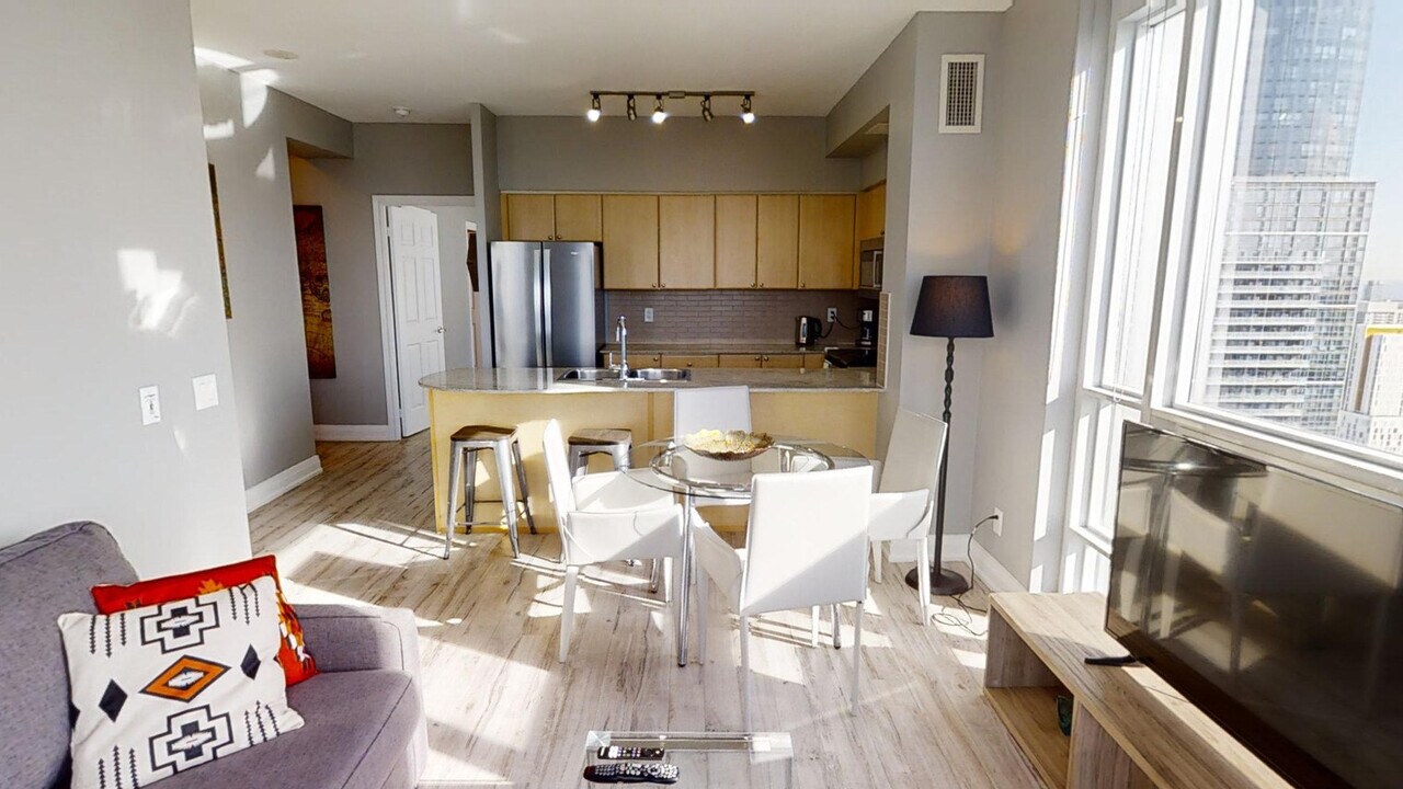 763 Bay St. in Toronto, ON - Building Photo