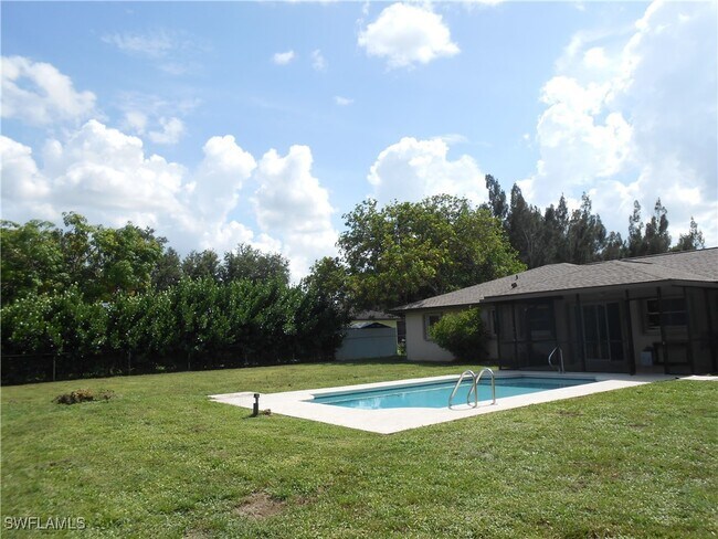 524 Glendale Ave in Lehigh Acres, FL - Building Photo - Building Photo