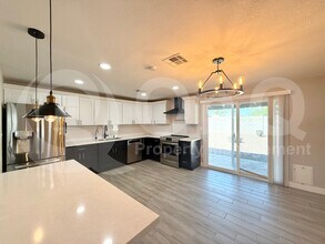 13214 N 42nd St in Phoenix, AZ - Building Photo - Building Photo
