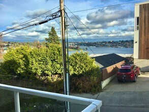 2432 Dexter Ave N in Seattle, WA - Building Photo - Building Photo