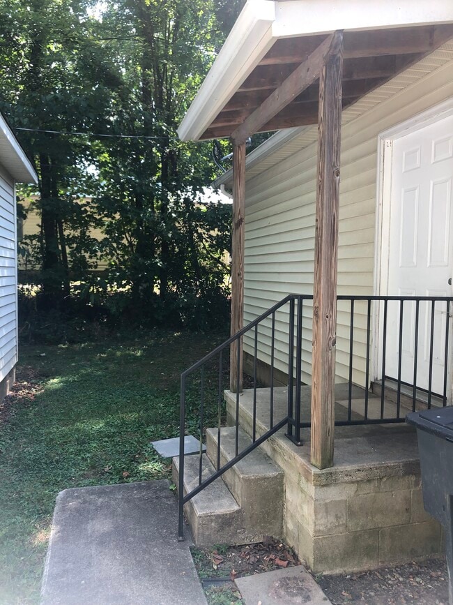 1011 Crescent Dr in Cookeville, TN - Building Photo - Building Photo