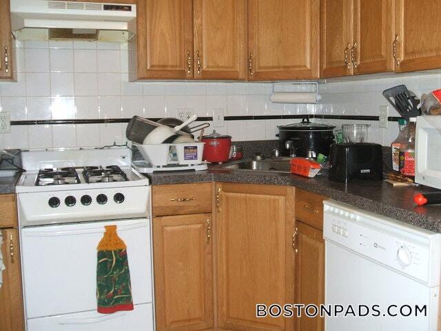 126 Warren St in Boston, MA - Building Photo - Building Photo